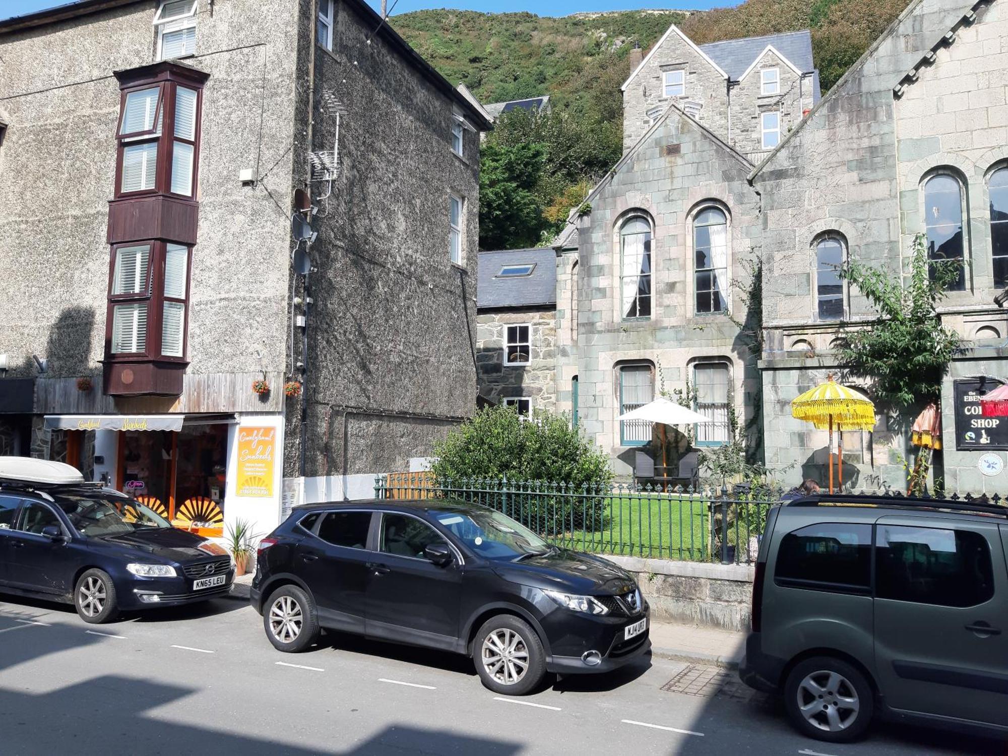 Ground Floor Barmouth Centre Apartment With Garden Екстериор снимка